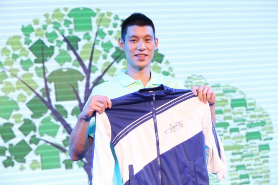 林书豪现身沃尔沃精英车主俱乐部成立仪式