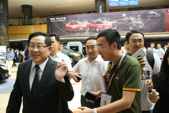 Tesla现象引发“弯道超车”再思考