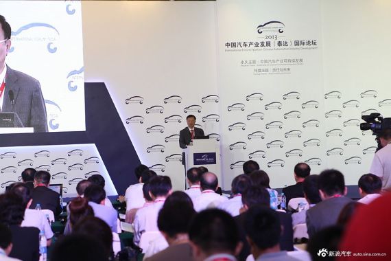 张国宝：北京雾霾超30%原因归咎于汽车尾气