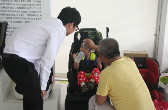 2013中国汽车安全主题巡展聚焦儿童安全座椅