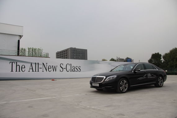 看汽车制造者再造车 奔驰全新S级试驾会
