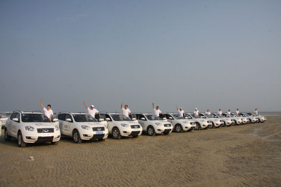 吉利GX7北海银滩秀特技