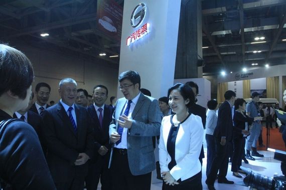 传祺登陆第三届澳门车展 何厚铧亲临广汽展台