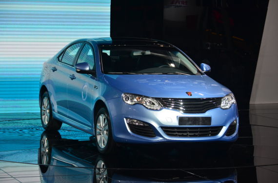 荣威550混动版上市 售价24.88-25.98万