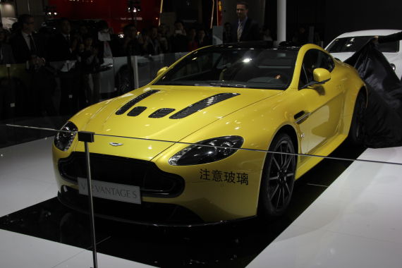 阿斯顿马丁新巅峰运动跑车亮相广州车展