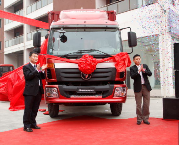 助力西部建设 欧马可5系新品成都上市