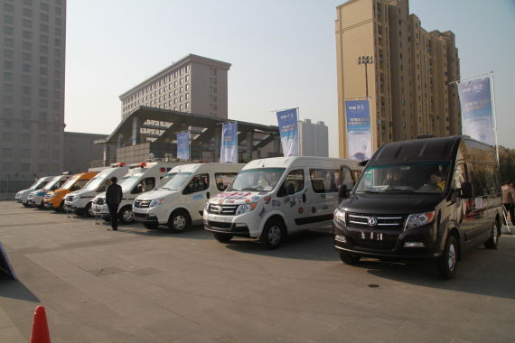 苏州巡展零距离体验东风御风城市多能车