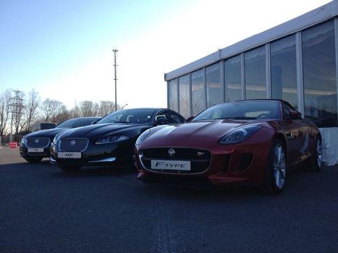 全新捷豹XJL冰雪试驾专场从容开启