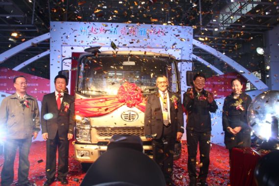 一汽通用轻卡主力 解放S230公狮量产下线