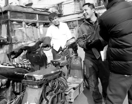 二手电动车刮花奔驰 轿车主:你赔不起走吧