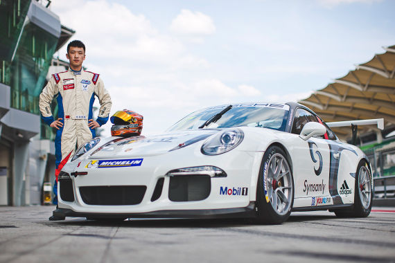 赛车之星培养计划车手包金龙出战卡雷拉杯