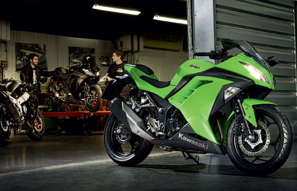 川崎ninja300,川崎ninja125 这款川崎畅销全球的车型,最早于1983年面市,到2012年已经流行了30年