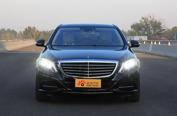 奔驰S级超长版将“换标”迈巴赫 PK宾利