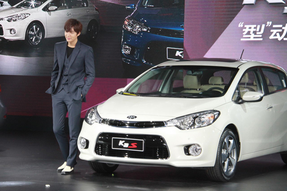 李敏镐代言起亚新车 车展预热明星来帮忙