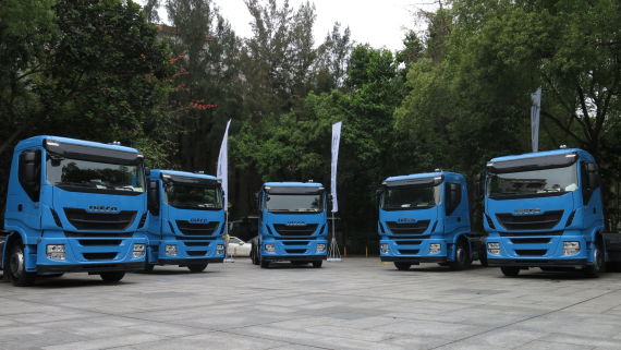 依维柯首批进口重卡入华交付