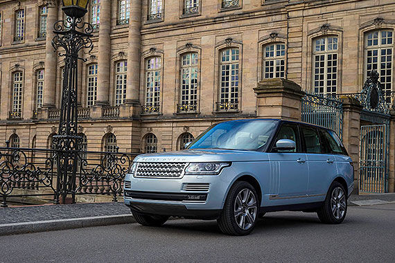 揽胜运动版混动版亮相 百公里油耗6.4升