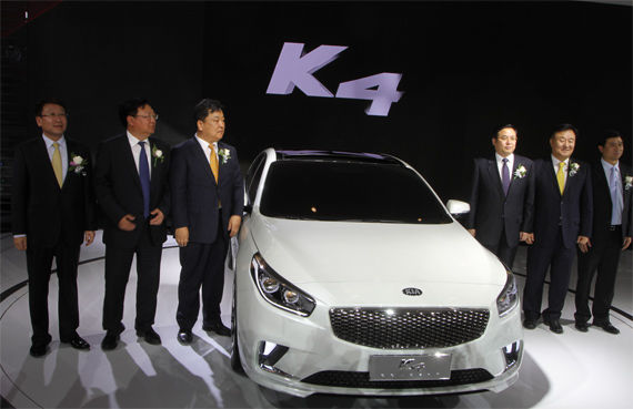 起亚K4概念车北京首发 预计下半年上市