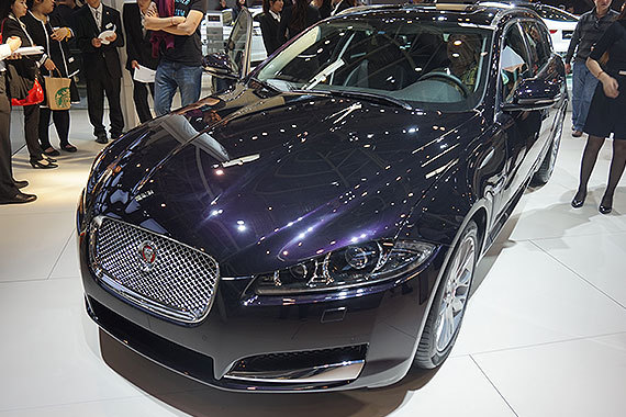 捷豹XF Sportbrake亮相车展 空间充裕