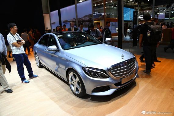 奔驰携全新长轴距C级车震撼亮相北京车展