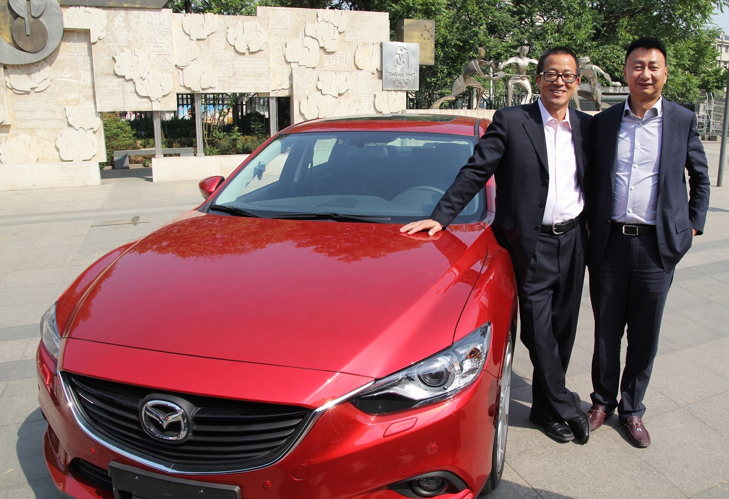 “史上最大包裹” 俞敏洪喜获阿特兹