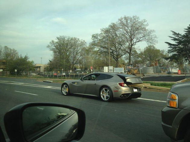 耸人听闻 法拉利FF运送木材？