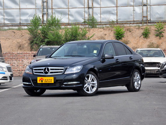 奔驰召回6.67万辆C级 尾灯存在安全隐患