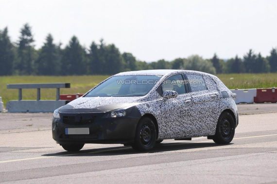 新一代别克英朗XT谍照曝光 车身更长