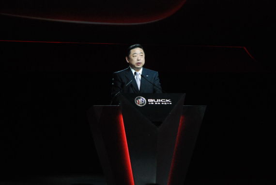 上汽集团董事长胡茂元退休 总裁陈虹接任　