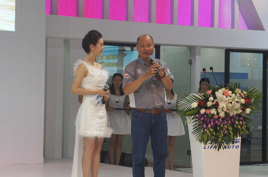 车神助阵 “双冠”力帆X60亮相重庆车展