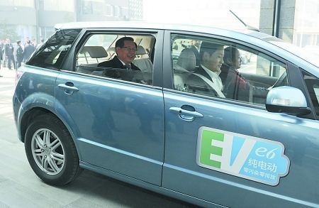 北京市交通委:电动小客车仍执行限行政策