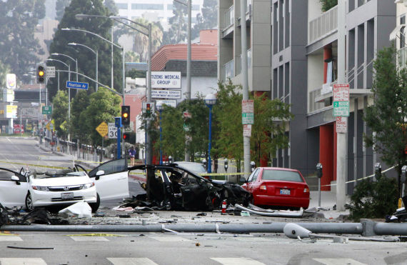 美窃贼盗特斯拉后飙车身亡 成首例死亡事故