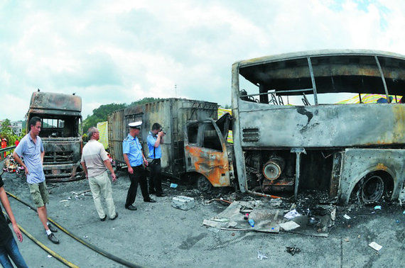 湖南高速客车爆燃致43人死 6名乘客受伤