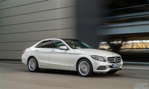 奔驰在华大打新车和保养牌 新售后体系降价两成