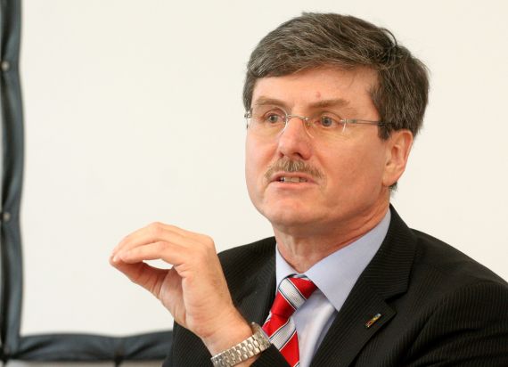 CAR：乘用车增幅放缓 反垄断是保护主义