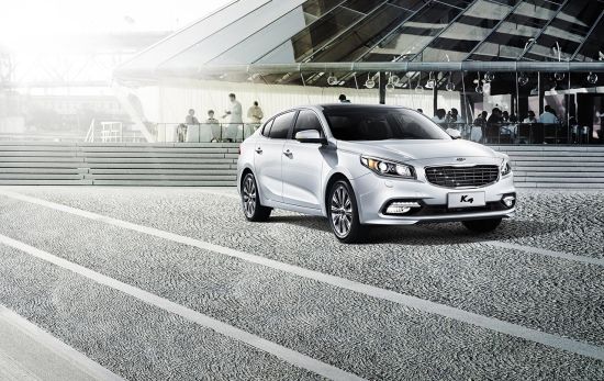 东风悦达起亚K4首发亮相 年底推1.6T车型