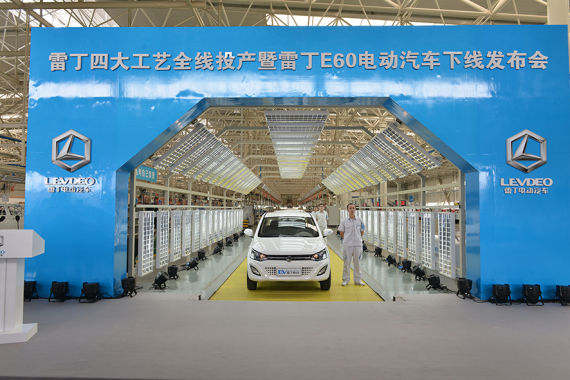 符合“双80”标准 雷丁E60电动车下线