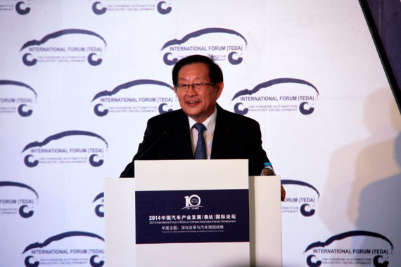 万钢:健全市场政策法规 激发企业活力