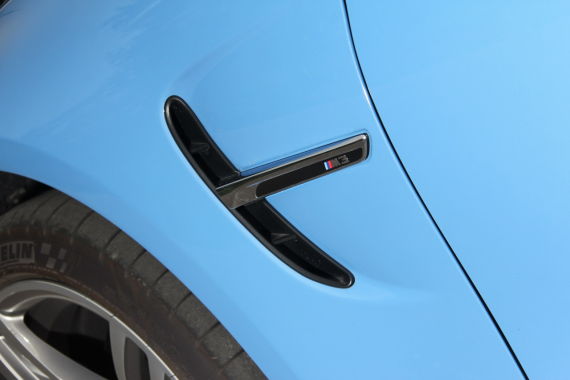 铝合金材质的新M3前翼子板 铝合金材质的新M3前翼子板