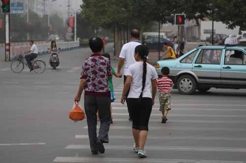 石家庄现行人闯红灯抓拍 或将曝光违章者