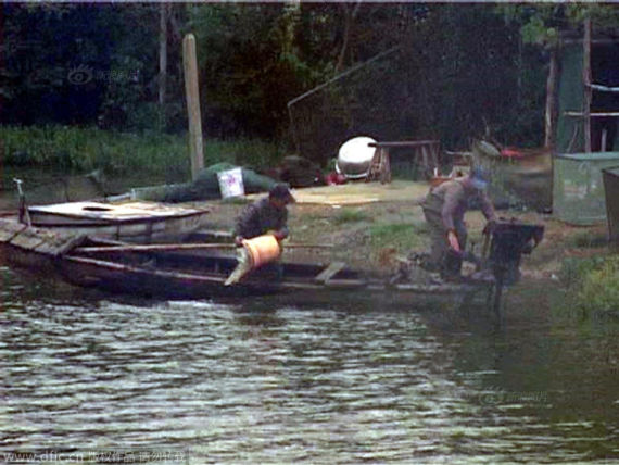 夫妻暴雨中开车不慎冲入水库身亡