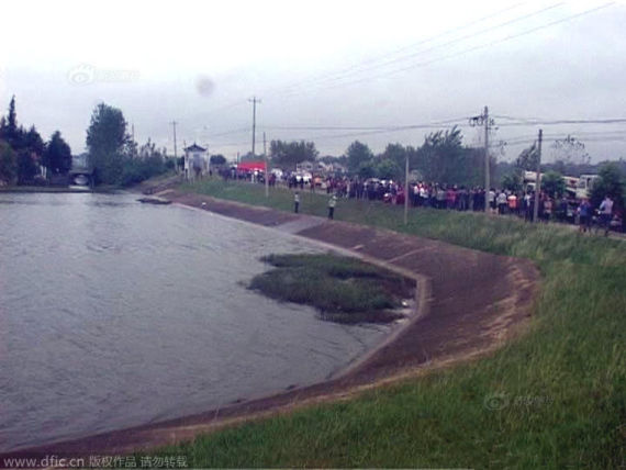 夫妻暴雨中开车不慎冲入水库身亡