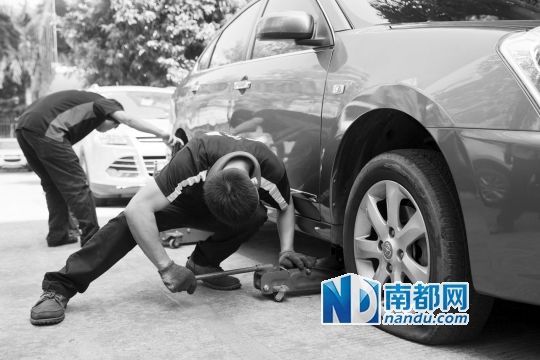 保安被解雇为泄私愤扎破18辆汽车车胎