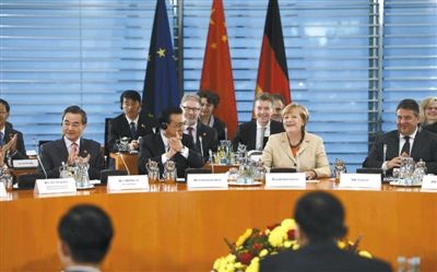 李克强同默克尔共同主持第三轮中德政府磋商 李克强同默克尔共同主持第三轮中德政府磋商