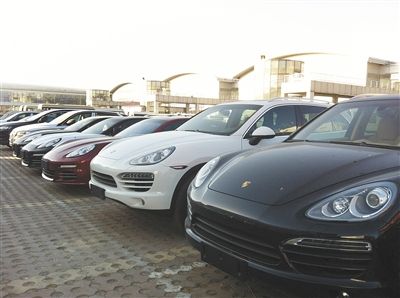 平行进口车在得到正名的机会后,售后的问题更是亟待解决。亚市已宣布将针对此类车推出三包保险。 平行进口车在得到正名的机会后,售后的问题更是亟待解决。亚市已宣布将针对此类车推出三包保险。