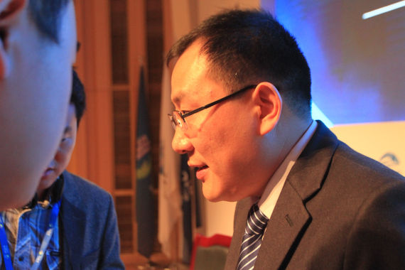 周健：不担心电商冲击 授权依然是主流