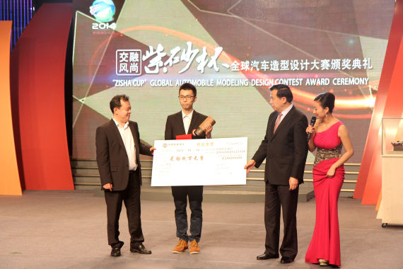 金奖获得者：清华大学学生邓树栋