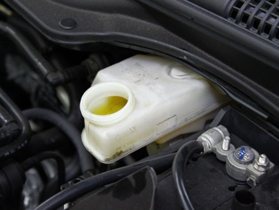 刹车油最好两年更换一次 不同品牌勿混用