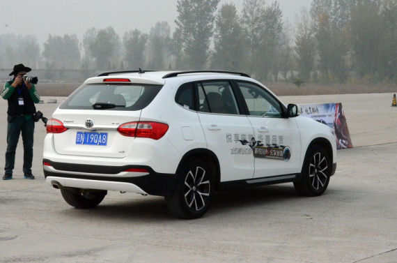 消费者试驾中华新V5