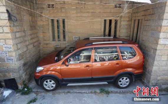 福建泉州“停车之神”现身 福建泉州“停车之神”现身