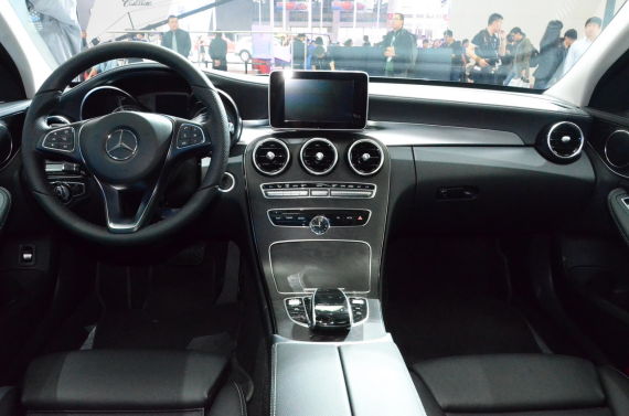 奔驰C180L内饰